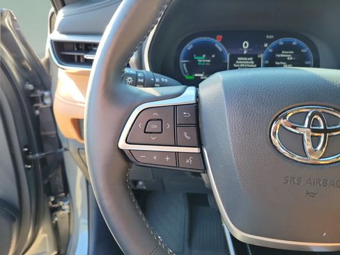 Certified 2025 Toyota Highlander Platinum AWD/4WD image 21