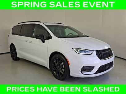 Used 2025 Chrysler Pacifica Limited