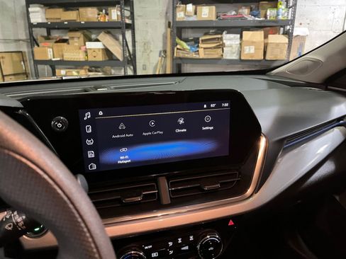 Used 2025 Chevrolet Trax LT image 21