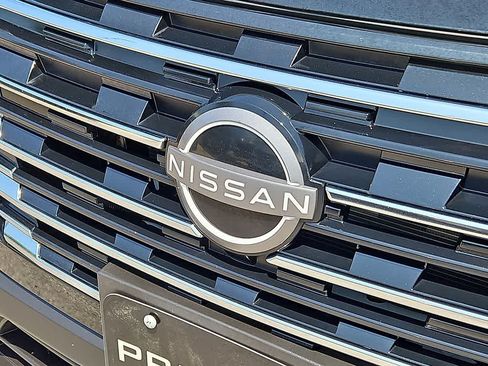 Used 2025 Nissan Rogue SV AWD/4WD image 31