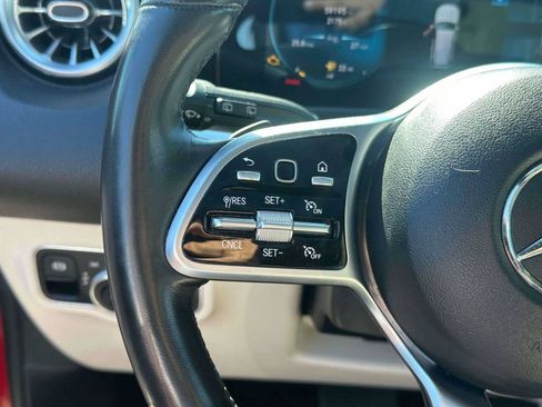 Used 2022 Mercedes-Benz GLB 250 4MATIC image 23
