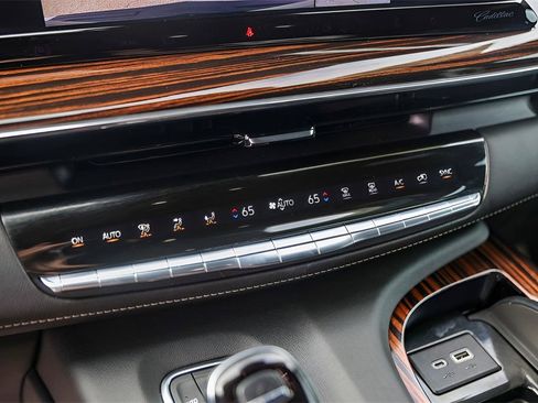 Used 2023 Cadillac Escalade Premium Luxury image 18