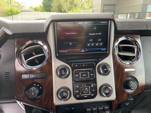 Used 2014 Ford F250 Lariat w/ Lariat Ultimate Package AWD/4WD image 13