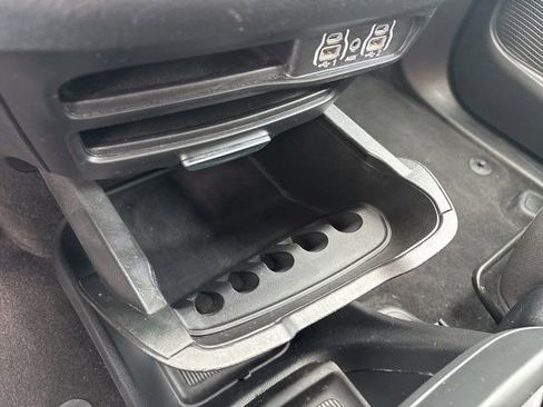 Used 2023 Chrysler Pacifica Touring FWD image 23
