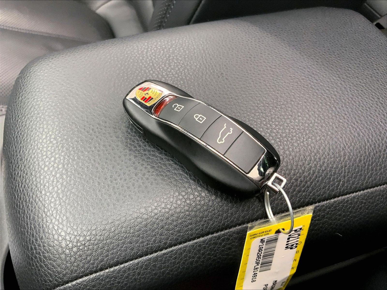 Certified 2023 Porsche Macan AWD/4WD image 20