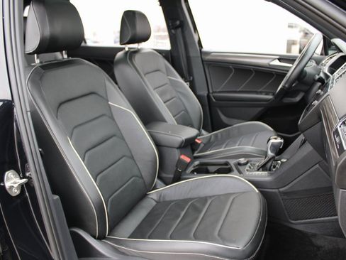 Certified 2023 Volkswagen Tiguan SEL R-Line image 28