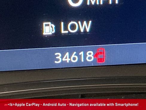 Used 2023 Chevrolet Traverse LT w/ Rear Camera Mirror Package image 7