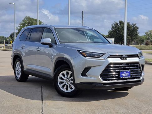 Used 2025 Toyota Grand Highlander AWD image 2