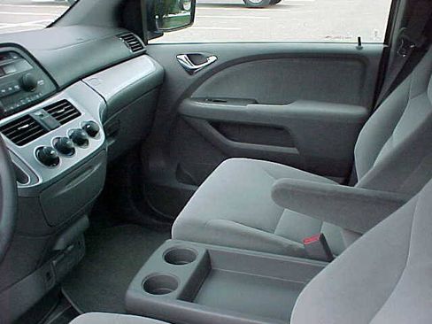 Used 2010 Honda Odyssey LX image 21