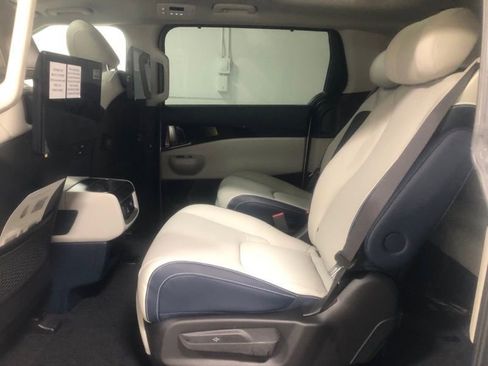 New 2026 Kia Carnival SX Prestige image 17