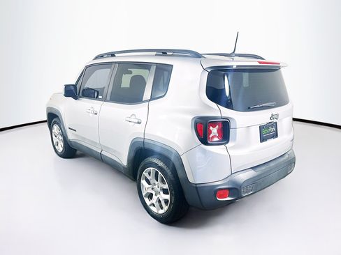 Used 2016 Jeep Renegade Latitude FWD image 5