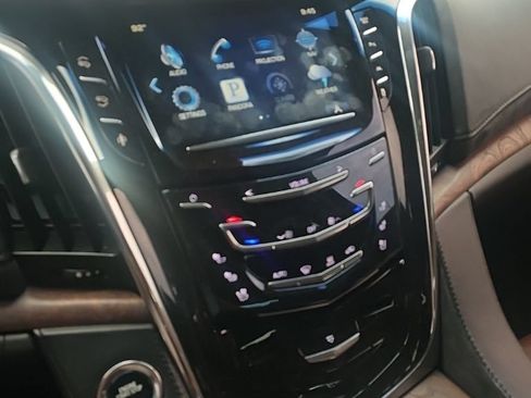 Used 2016 Cadillac Escalade ESV Luxury AWD/4WD image 11
