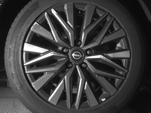 Used 2025 Nissan Altima 2.5 SV FWD image 15