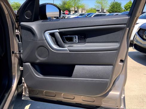 Used 2016 Land Rover Discovery Sport HSE image 23