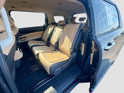 Certified 2024 Kia Carnival EX FWD image 24