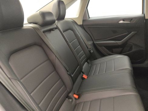 Used 2021 Volkswagen Jetta SE image 19