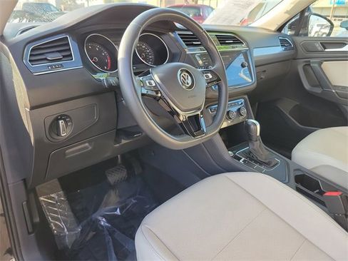 Used 2020 Volkswagen Tiguan SEL image 18