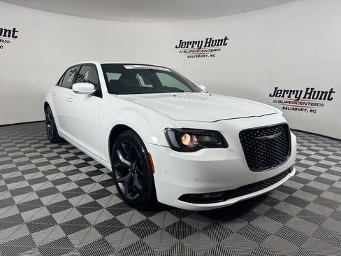 Used 2023 Chrysler 300 S RWD image 6