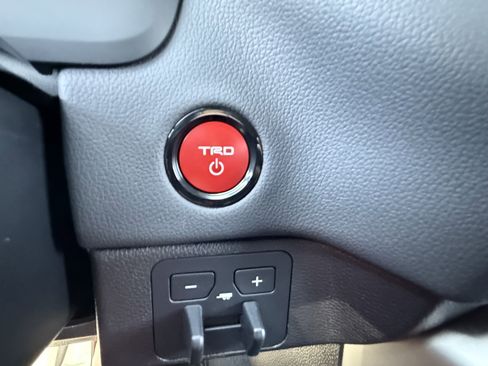 New 2026 Toyota Tundra Limited AWD/4WD image 33