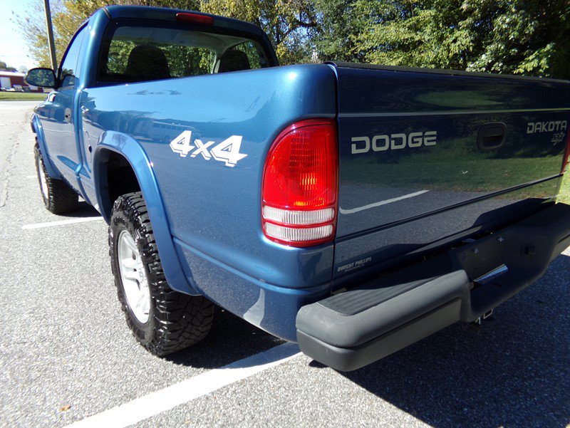 Used 2004 Dodge Dakota 4x4 Regular Cab w/ Tire & Handling Group image 8