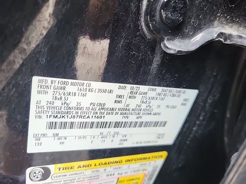 Used 2024 Ford Expedition Max XLT image 9