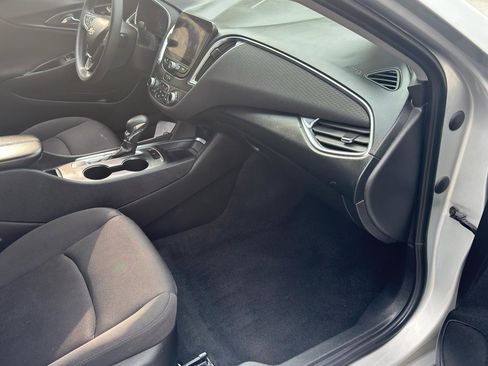 Used 2021 Chevrolet Malibu LT image 27