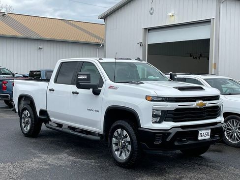 Used 2025 Chevrolet Silverado 2500 Custom w/ Custom Value Package AWD/4WD image 39