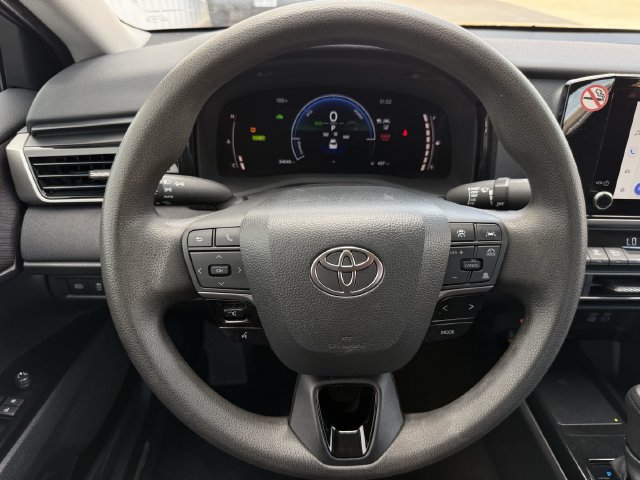 Used 2025 Toyota Camry LE FWD image 13