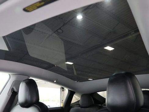 Used 2021 Tesla Model Y Long Range image 25