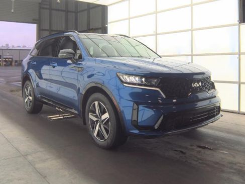 Used 2023 Kia Sorento S w/ Panoramic Sunroof Package FWD image 3