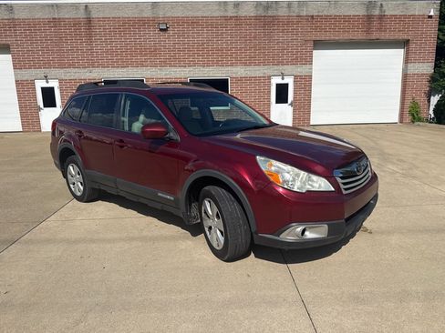 Used 2011 Subaru Outback 2.5i Premium AWD/4WD image 3
