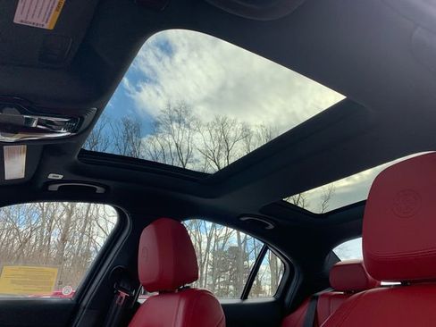 Used 2024 Alfa Romeo Giulia Veloce image 36