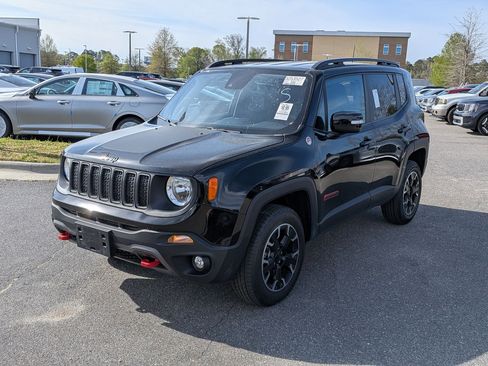 Used 2023 Jeep Renegade Trailhawk image 6
