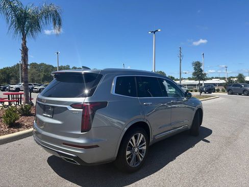 Used 2025 Cadillac XT6 Premium Luxury FWD image 7