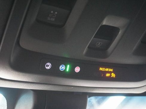 Used 2022 GMC Yukon SLT w/ SLT Premium Package image 31