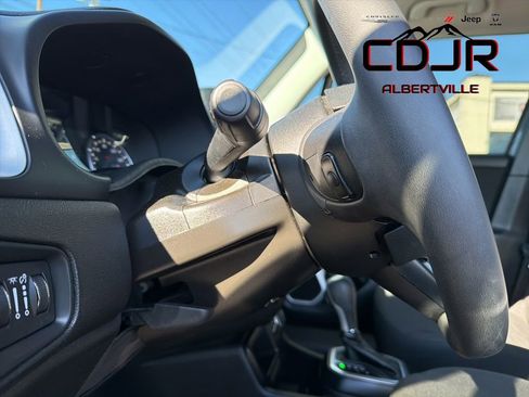 Used 2018 Jeep Renegade Latitude w/ Popular Equipment Group image 40