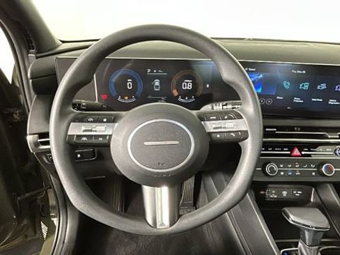 Used 2025 Hyundai Santa Cruz SE FWD image 15
