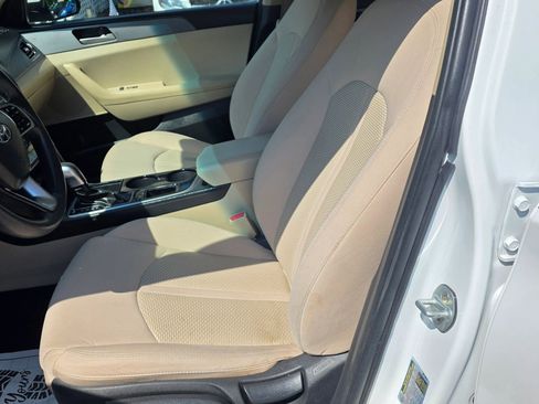 Used 2019 Hyundai Sonata SE w/ Cargo Package FWD image 9