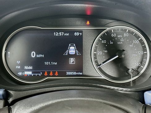 Used 2025 Nissan Versa SV FWD image 19