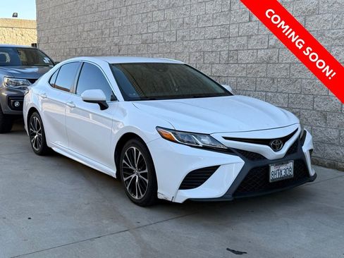 Used 2019 Toyota Camry SE image 3