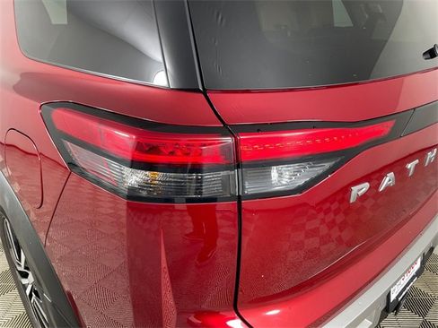 Used 2023 Nissan Pathfinder Platinum w/ Cargo Package image 19