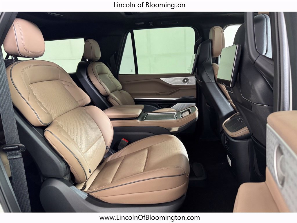 New 2025 Lincoln Navigator L Black Label AWD/4WD image 12