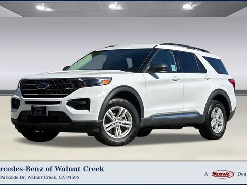 Used 2022 Ford Explorer XLT image 1