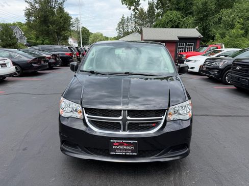 Used 2019 Dodge Grand Caravan SE FWD image 3