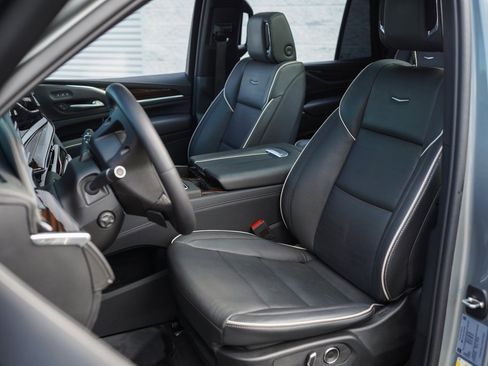 Used 2024 Cadillac Escalade Premium Luxury image 21