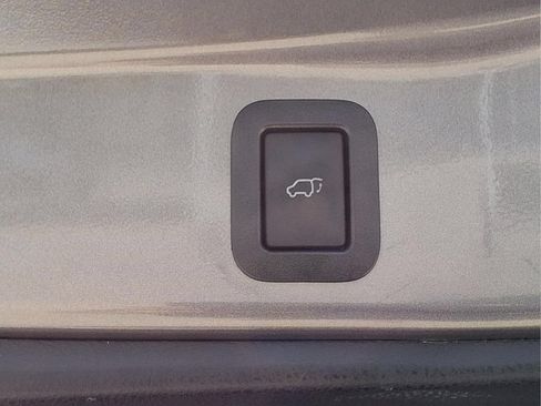 Used 2018 Toyota Highlander XLE AWD/4WD image 6