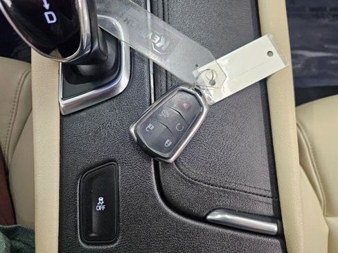 Used 2017 Cadillac XT5 FWD image 21