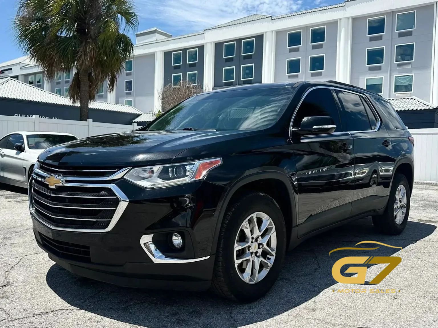 Used 2019 Chevrolet Traverse LT FWD image 1
