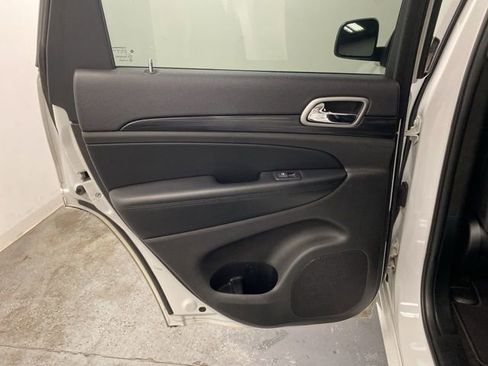 Used 2020 Jeep Grand Cherokee Altitude image 20