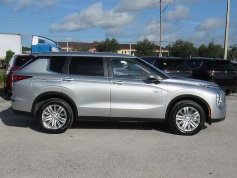 New 2025 Mitsubishi Outlander ES AWD/4WD image 2